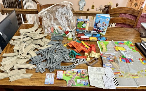 Huge lot thomas - lot, friends